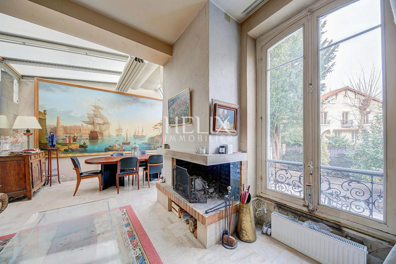 Maison - 250 m² - 9 pièces