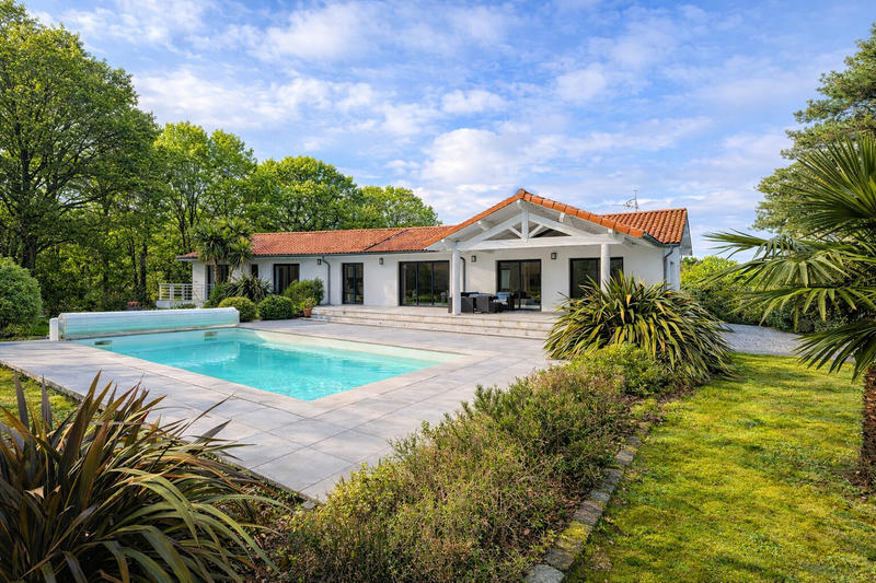 Maison - 180 m² - 5 pièces