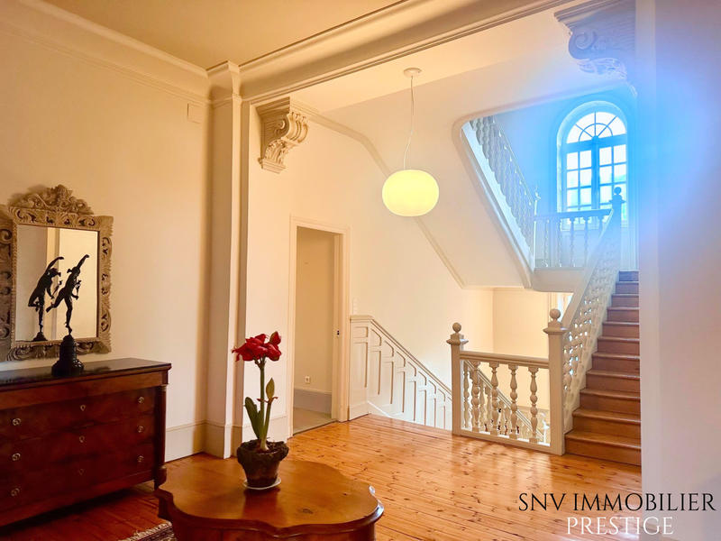 Château - 876 m² - 18 pièces