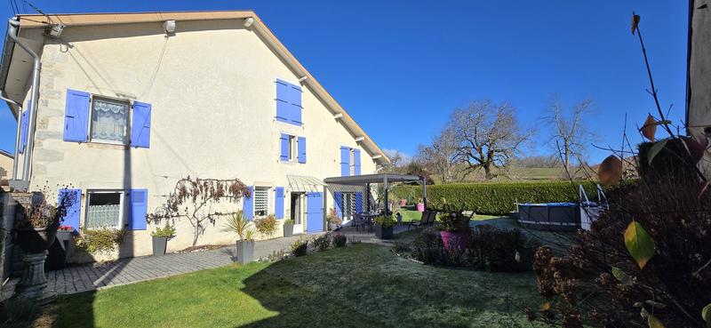 Maison en pierre - 195 m² - 9 pièces