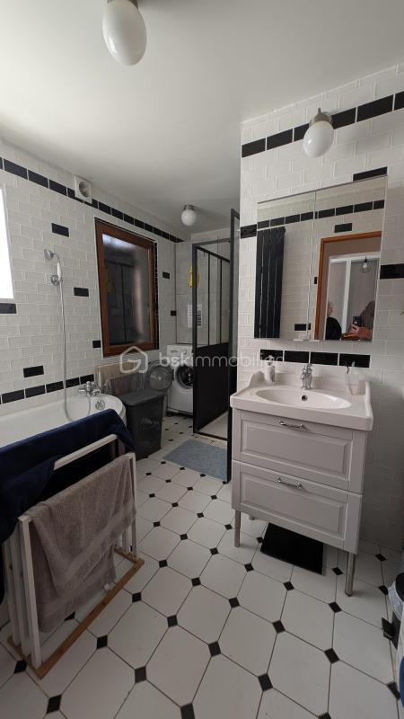 Maison traditionnelle - 170 m² - 8 pièces