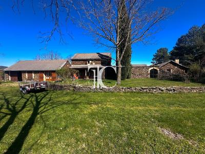 Mas - 244 m² - 13 pièces