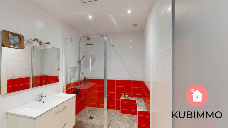 Maison - 230 m² - 9 pièces