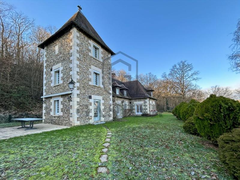 Maison - 225 m² - 8 pièces
