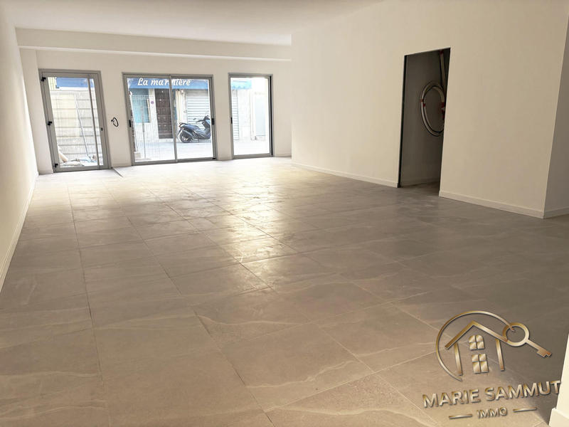 Local commercial - 73 m² - 1 pièce