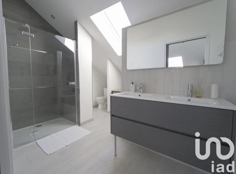 Maison - 240 m² - 6 pièces