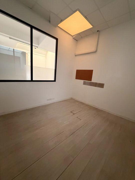 Bureau - 326 m² - 20 pièces