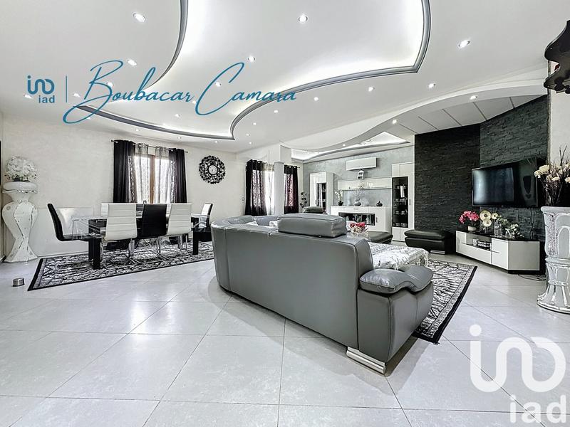 Maison - 203 m² - 8 pièces