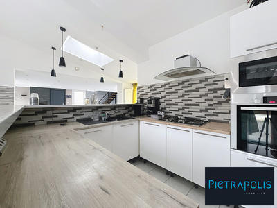 Maison - 380 m² - 6 pièces