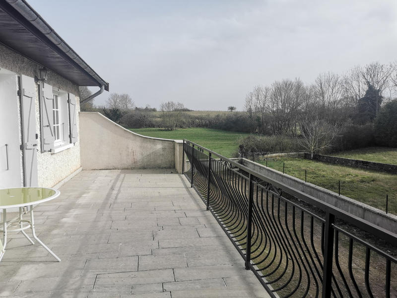 Maison - 225 m² - 9 pièces