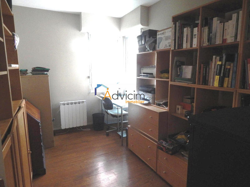 Maison - 250 m² - 8 pièces