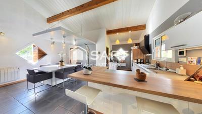 Maison - 210 m² - 6 pièces