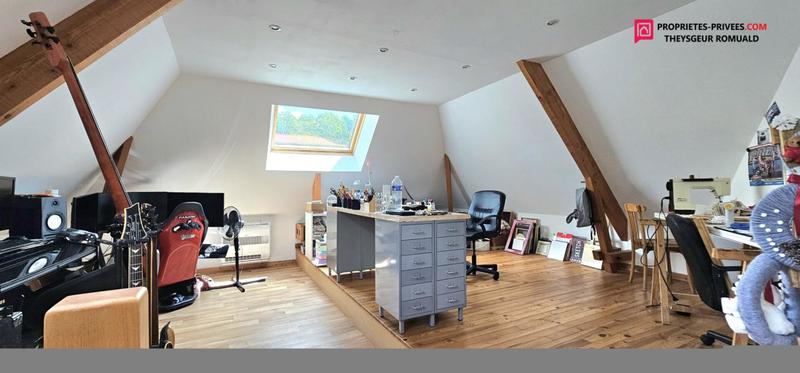 Maison - 250 m² - 8 pièces