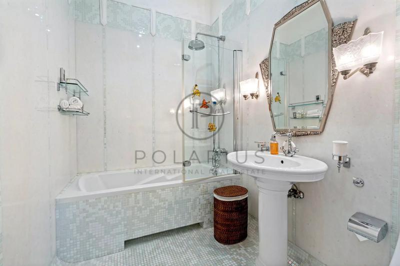 Villa - 1 000 m² - 15 pièces