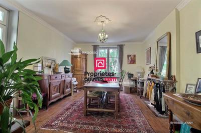 Maison - 230 m² - 6 pièces