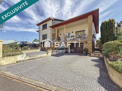 Maison - 260 m² - 10 pièces