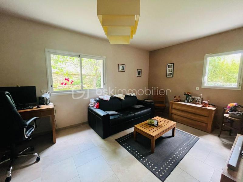 Maison - 210 m² - 8 pièces