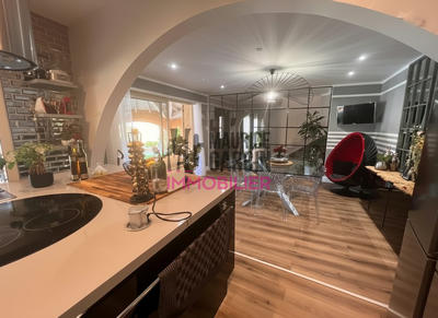 Maison - 210 m² - 7 pièces