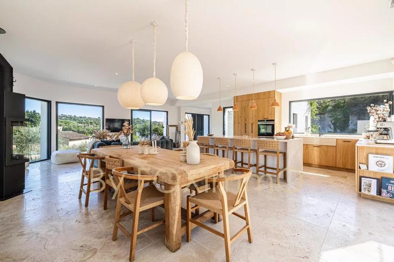 Maison - 170 m² - 5 pièces