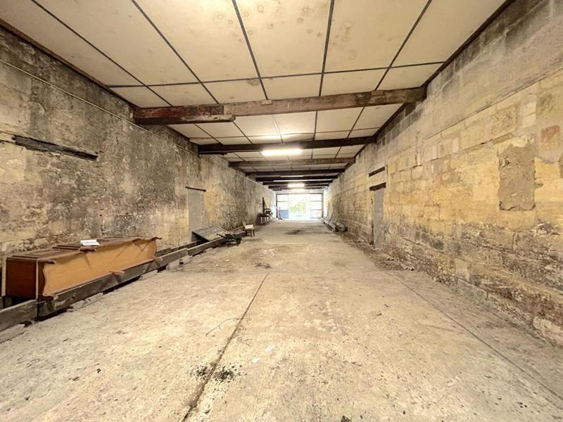 Entrepôt - 242 m² - 1 pièce