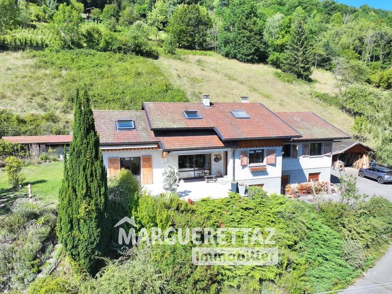 Maison - 225 m² - 8 pièces