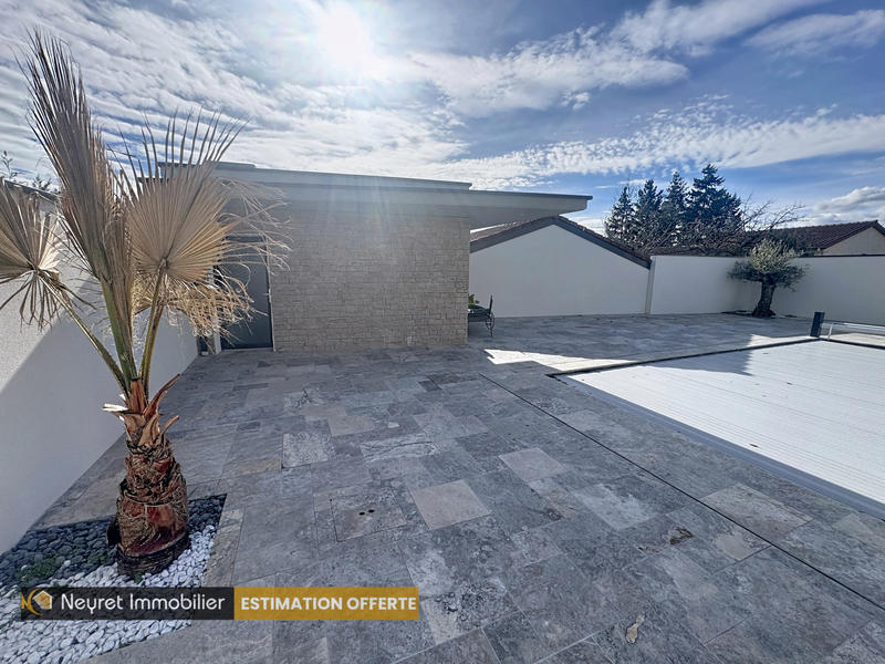 Maison - 237 m² - 9 pièces