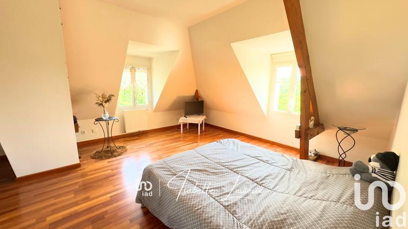 Maison - 236 m² - 9 pièces