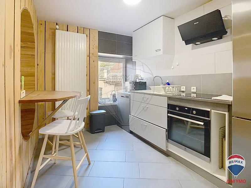 Maison - 240 m² - 9 pièces