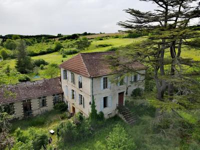 Maison - 410 m² - 8 pièces