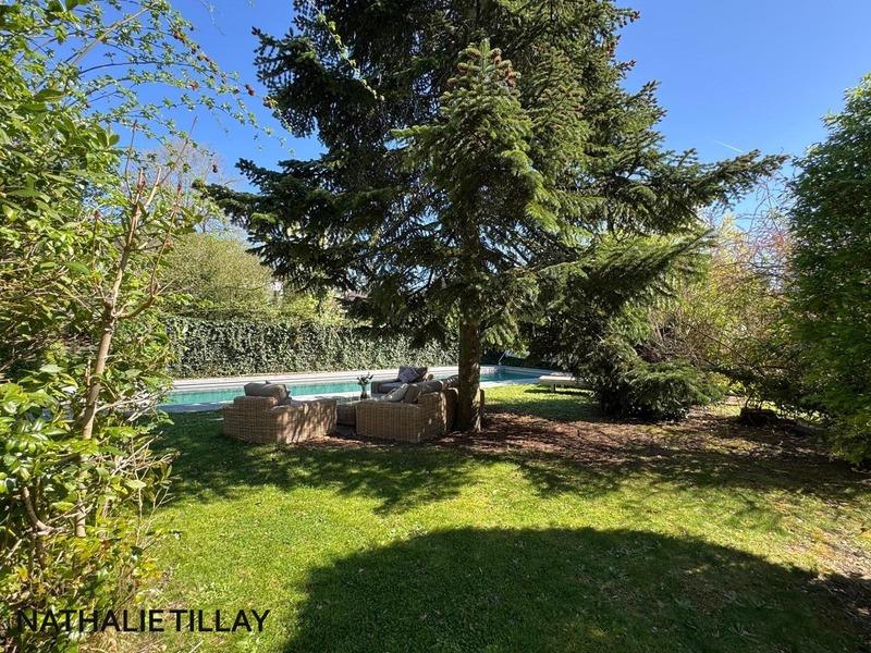 Maison - 284 m² - 9 pièces