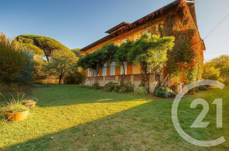 Maison - 400 m² - 8 pièces