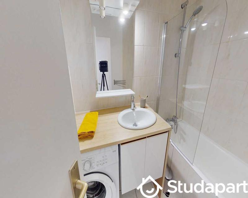 Chambre - 100 m² - 1 pièce