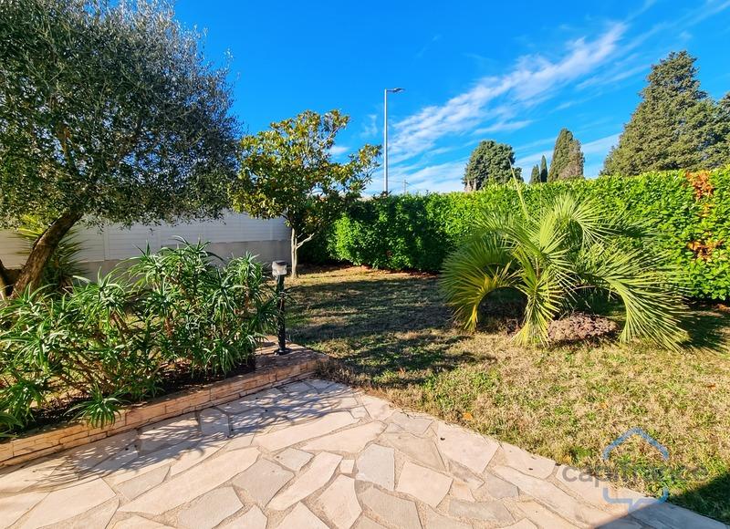 Maison - 222 m² - 8 pièces