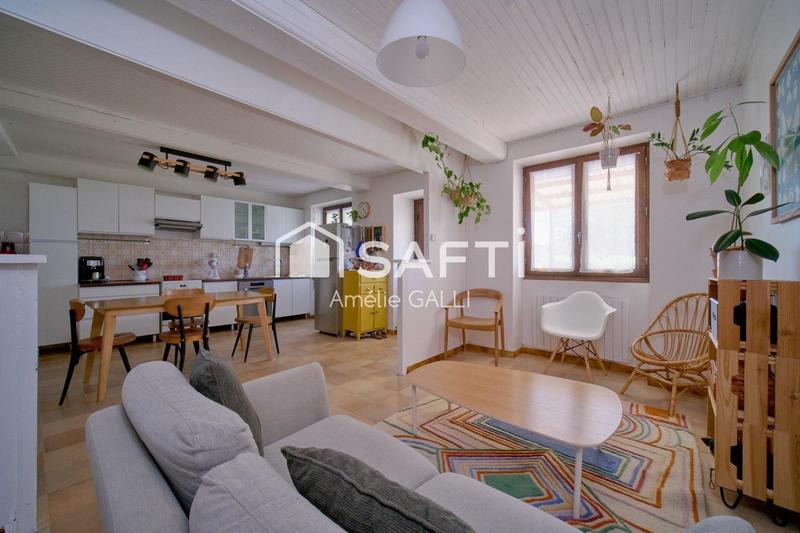 Maison - 242 m² - 9 pièces