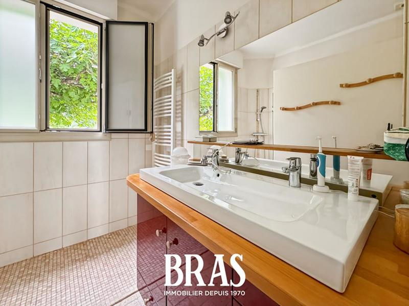 Maison - 160 m² - 10 pièces