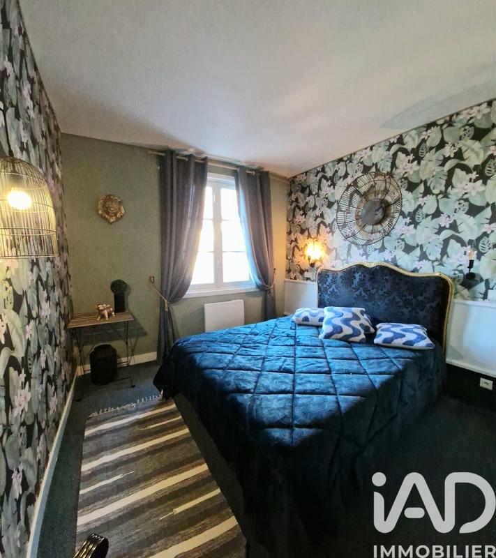 Maison - 1 300 m² - 20 pièces