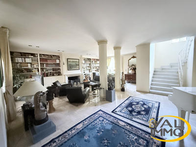 Maison - 270 m² - 7 pièces