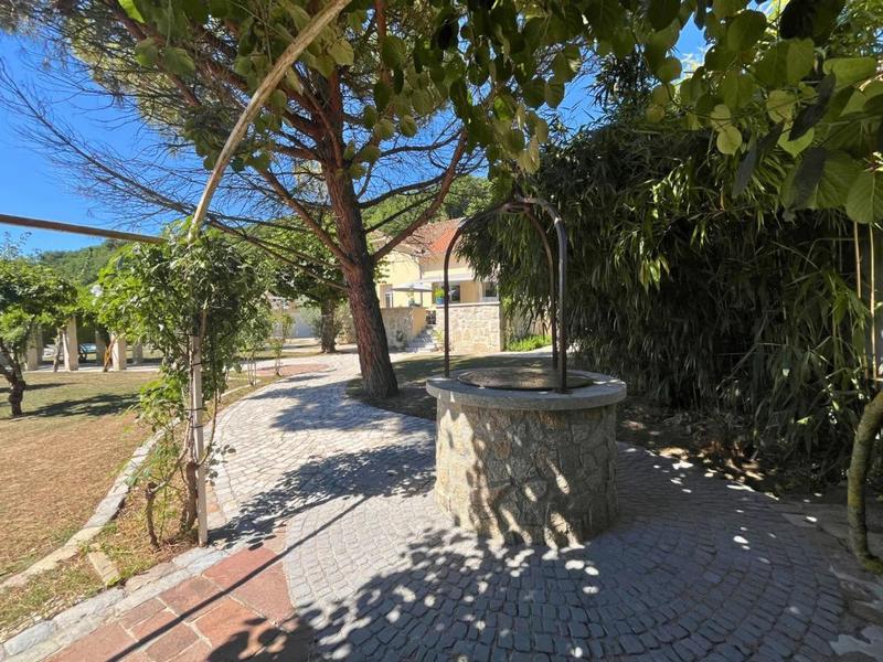 Maison - 275 m² - 6 pièces