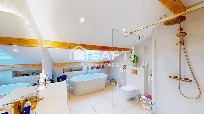 Maison - 200 m² - 7 pièces