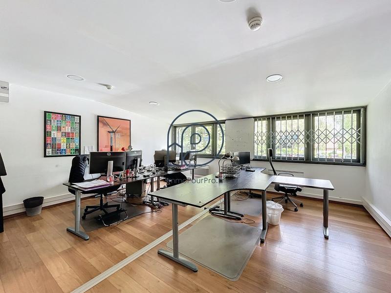 Bureau - 760 m²