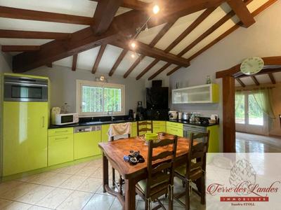 Maison - 180 m² - 8 pièces