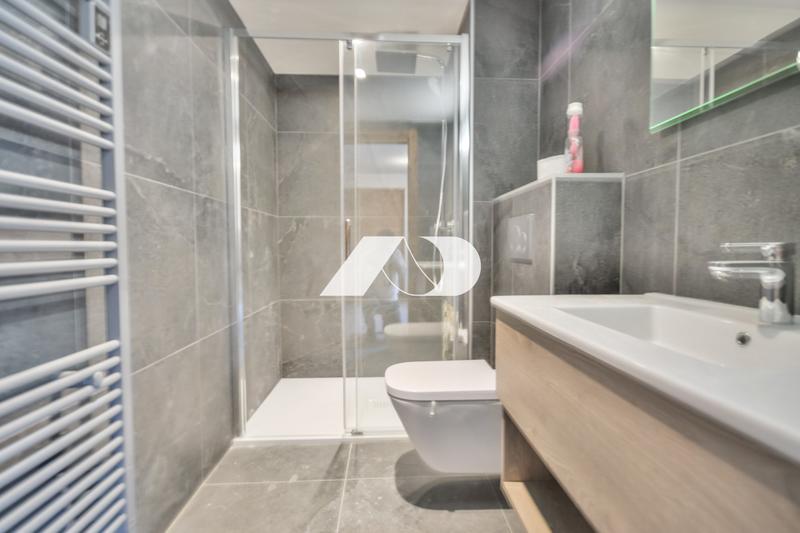 Appartement - 151 m² - 6 pièces