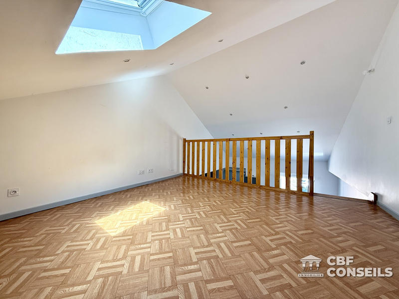 Maison - 270 m² - 9 pièces