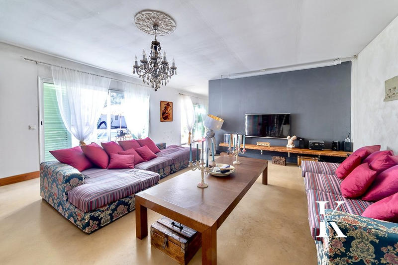 Maison - 249 m² - 8 pièces