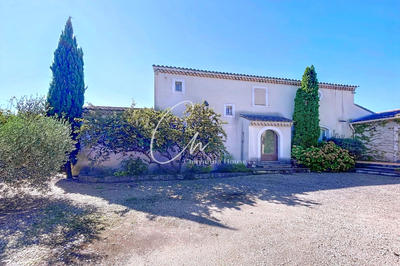 Maison - 230 m² - 7 pièces