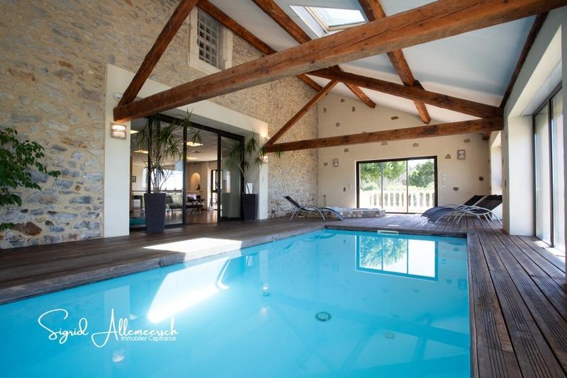 Propriété - 1 110 m² - 35 pièces