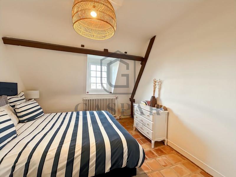 Maison - 225 m² - 8 pièces