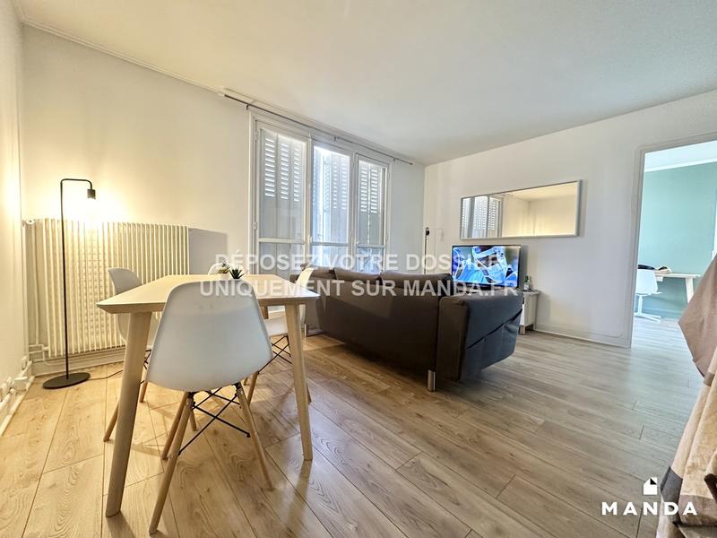 Chambre - 9 m² - 5 pièces