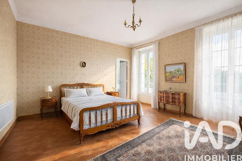 Maison - 469 m² - 15 pièces