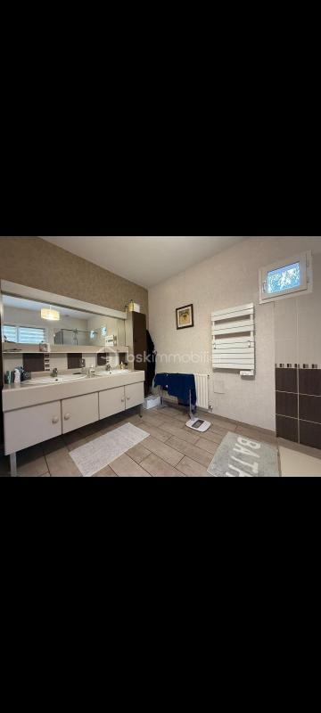 Propriété - 260 m² - 8 pièces